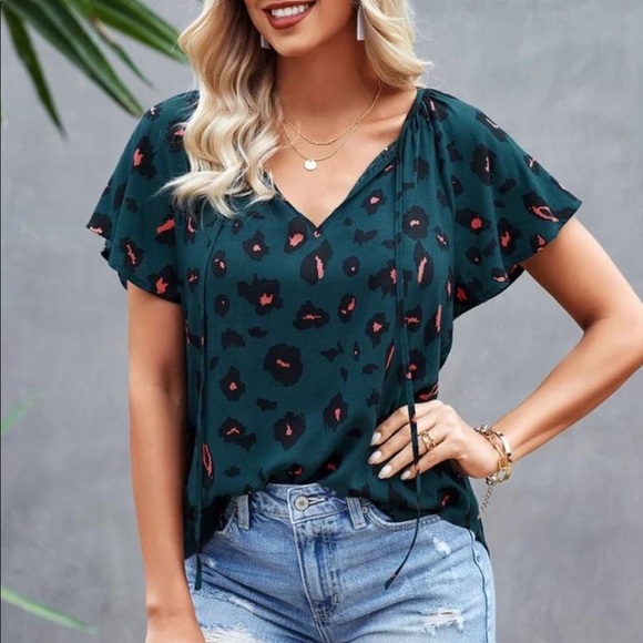 Leopard Print Butterfly Sleeve Top Blouse - Picture 3 of 4